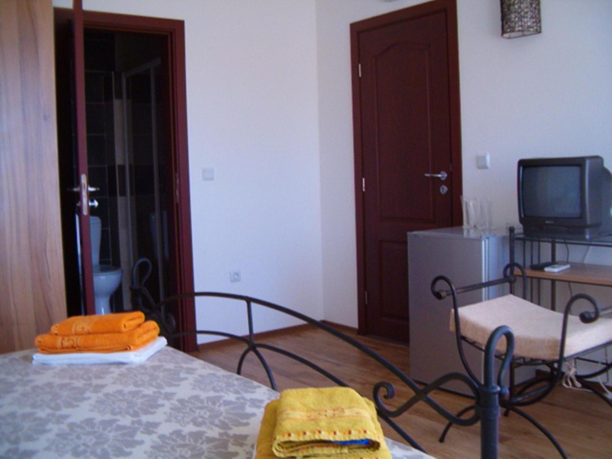 Family Hotel Bellehouse Chernomorets Room photo