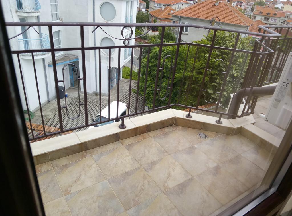 Family Hotel Bellehouse Chernomorets Exterior photo